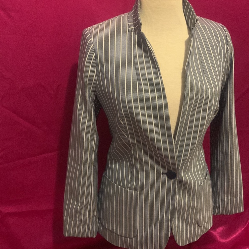 Willow & Thread size 0 like new blazer . Blue and white pinstripe. 2 pockets